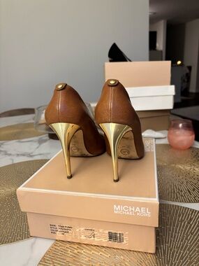 Michael Kors Tan Leather Pointed Toe Pumps